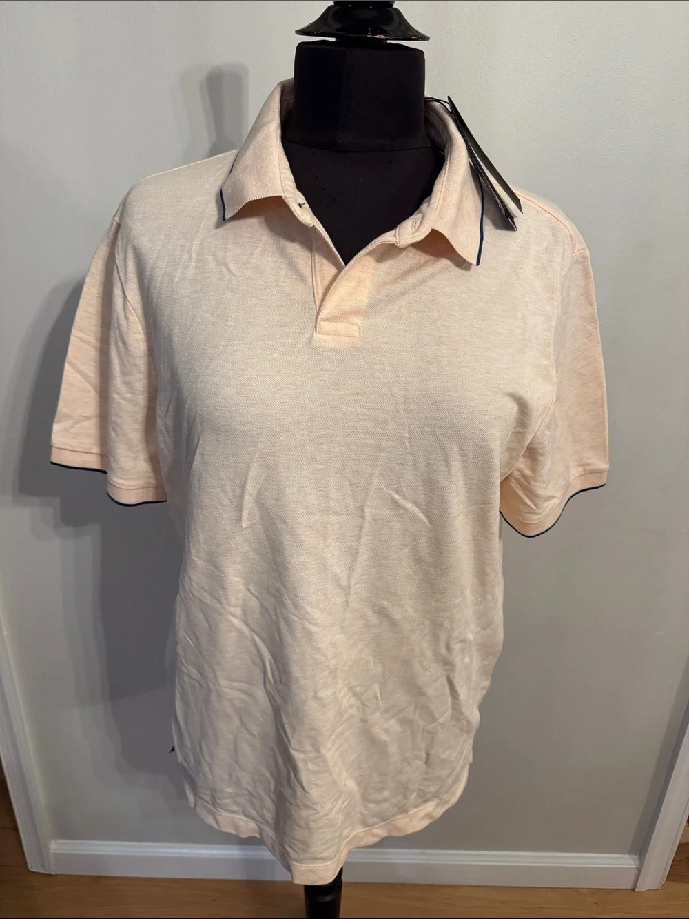 Men’s Banana Republic Light Peach Polo with Contrast Trim (wrinkled)